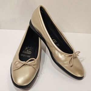 Tic Tac Toes Shoes Women's Size 7.5 Gold Leather Slip On Flats Ballerina